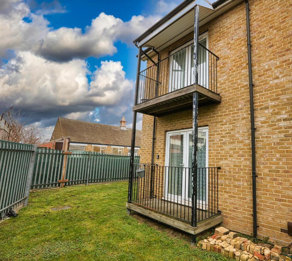 Surespring Apartment Erith ภายนอก รูปภาพ