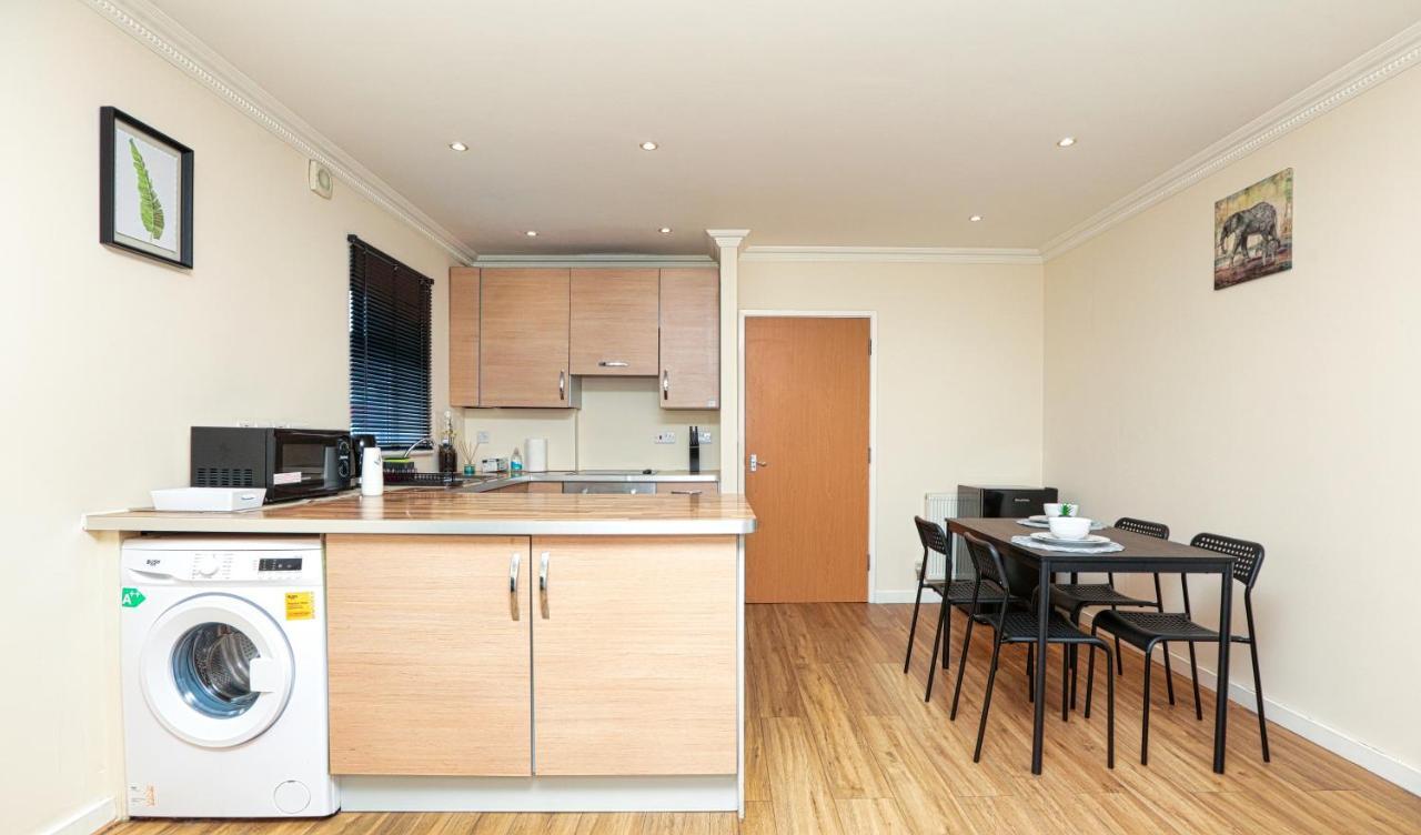 Surespring Apartment Erith ภายนอก รูปภาพ