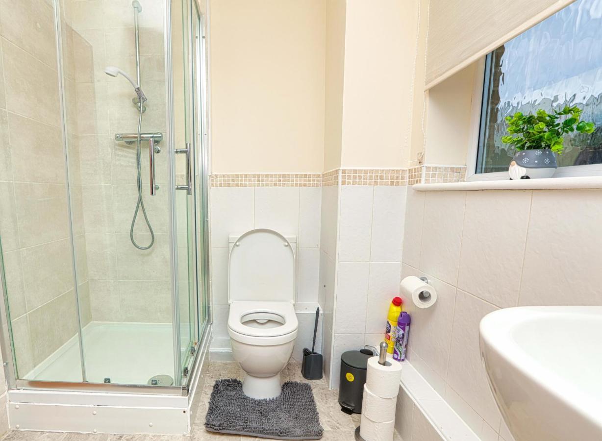 Surespring Apartment Erith ภายนอก รูปภาพ